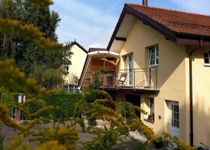 & Ferienhaus Buchillon